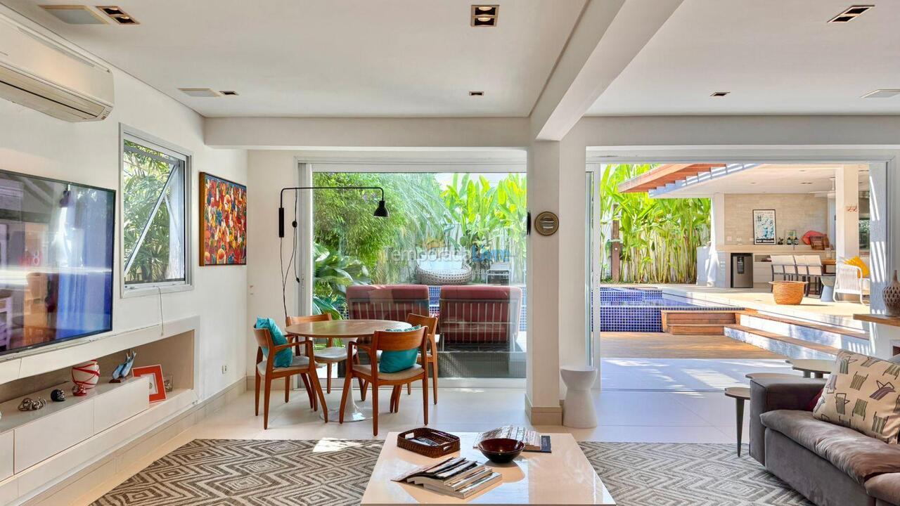 House for vacation rental in São Sebastião (Praia da Baleia)