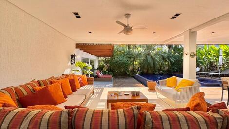 House in a condominium in Praia da Baleia