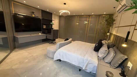 Mansão luxuosa 7 suítes a poucos metros da praia da Barra da Tijuca