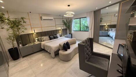 Mansão luxuosa 7 suítes a poucos metros da praia da Barra da Tijuca