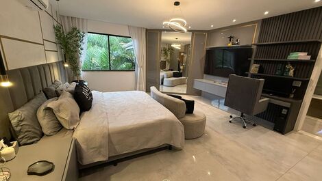 Mansão luxuosa 7 suítes a poucos metros da praia da Barra da Tijuca