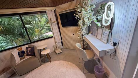 Mansão luxuosa 7 suítes a poucos metros da praia da Barra da Tijuca