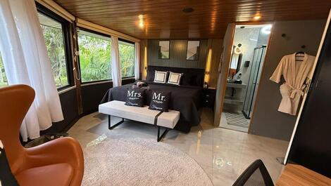 Mansão luxuosa 7 suítes a poucos metros da praia da Barra da Tijuca