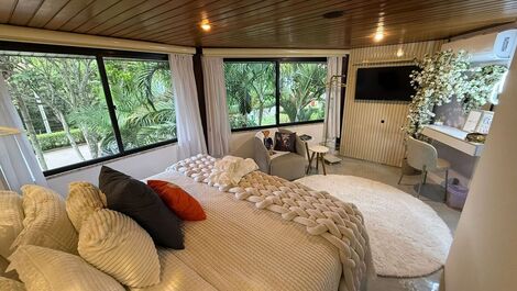 Mansão luxuosa 7 suítes a poucos metros da praia da Barra da Tijuca