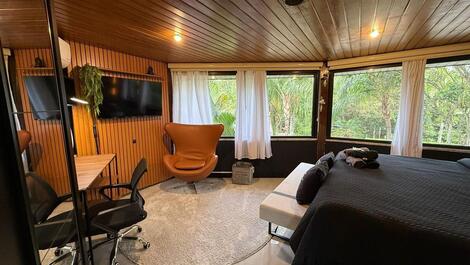 Mansão luxuosa 7 suítes a poucos metros da praia da Barra da Tijuca