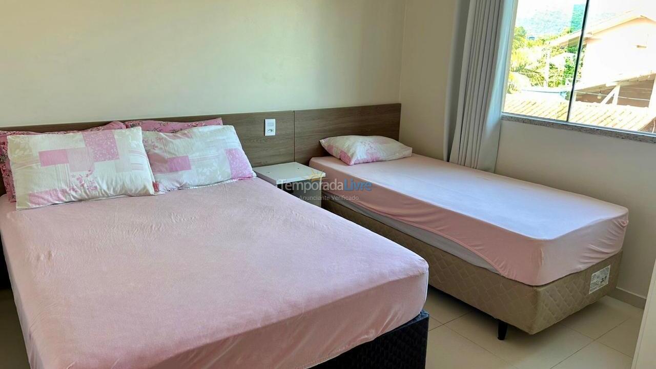 Casa para aluguel de temporada em Bombinhas (Praia de Bombas)