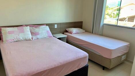 SOBRADO ACONCHEGANTE PARA 6 PESSOAS EM BOMBAS