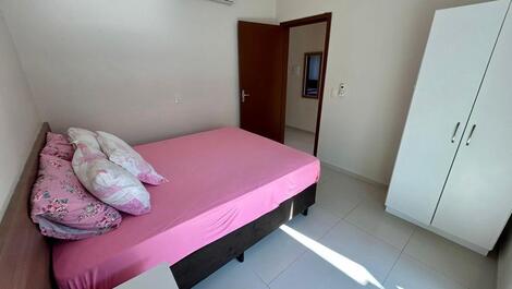 SOBRADO ACONCHEGANTE PARA 6 PESSOAS EM BOMBAS