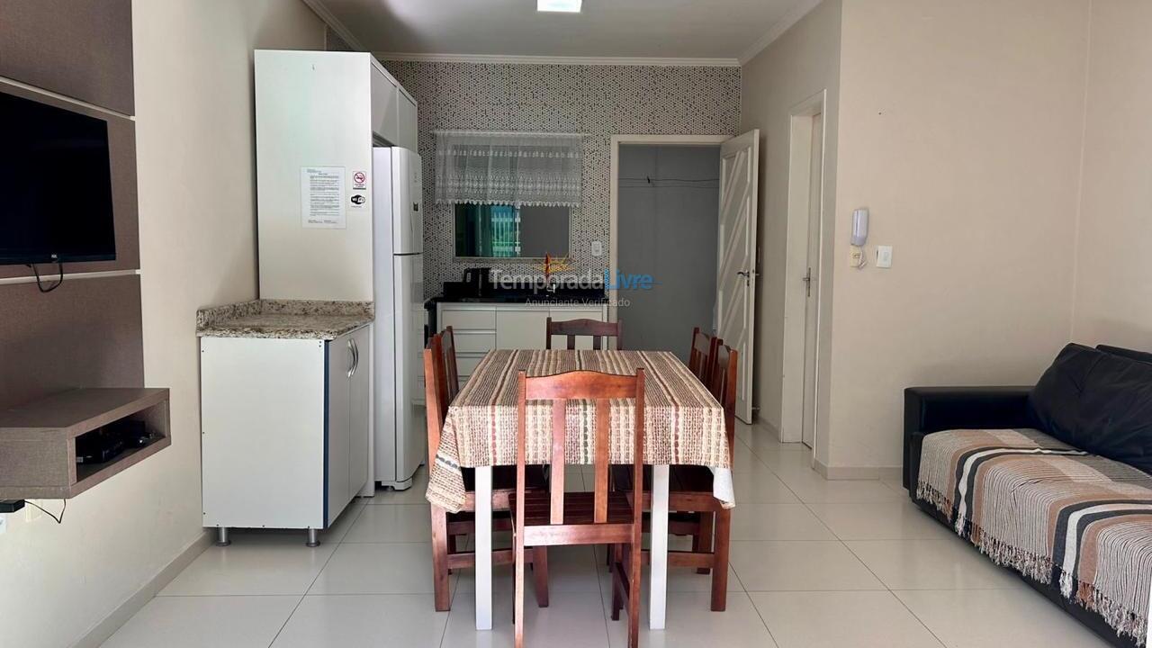 Casa para aluguel de temporada em Bombinhas (Praia de Bombas)