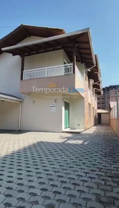 Casa para aluguel de temporada em Bombinhas (Praia de Bombas)