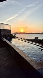 Super cozy house with pool and sea view