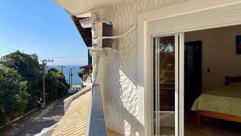 Super cozy house with pool and sea view