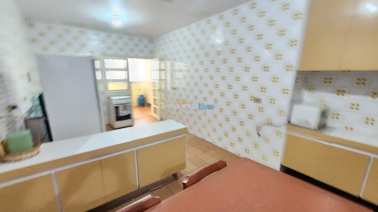 Apartamento para aluguel de temporada em Guarujá (Pitangueiras)