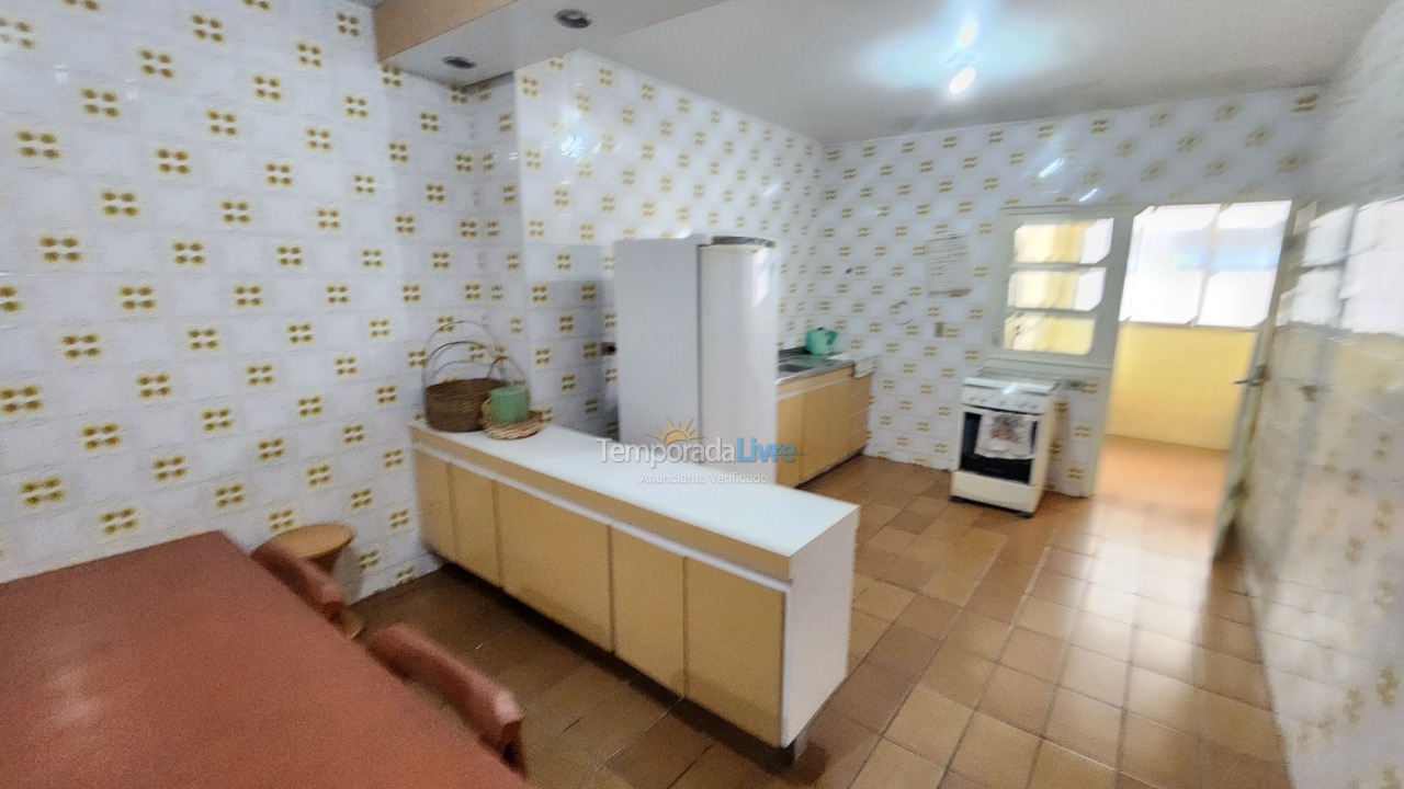 Apartamento para aluguel de temporada em Guarujá (Pitangueiras)