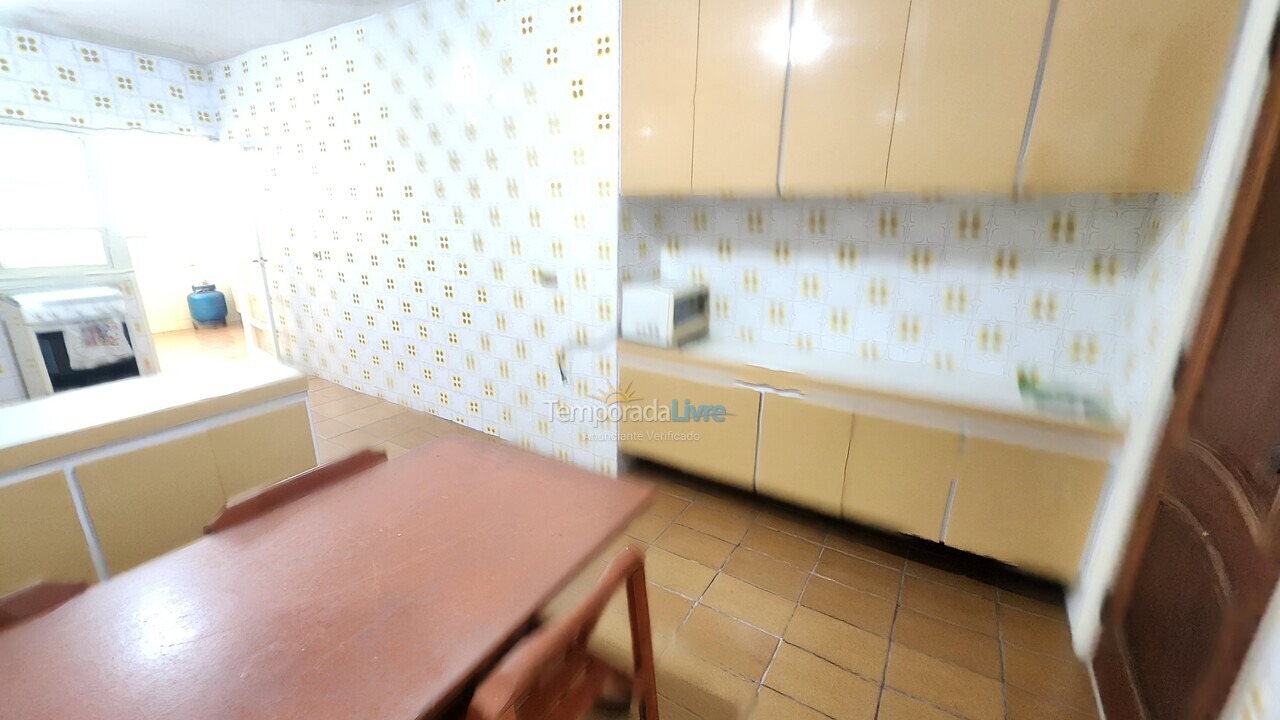 Apartamento para aluguel de temporada em Guarujá (Pitangueiras)