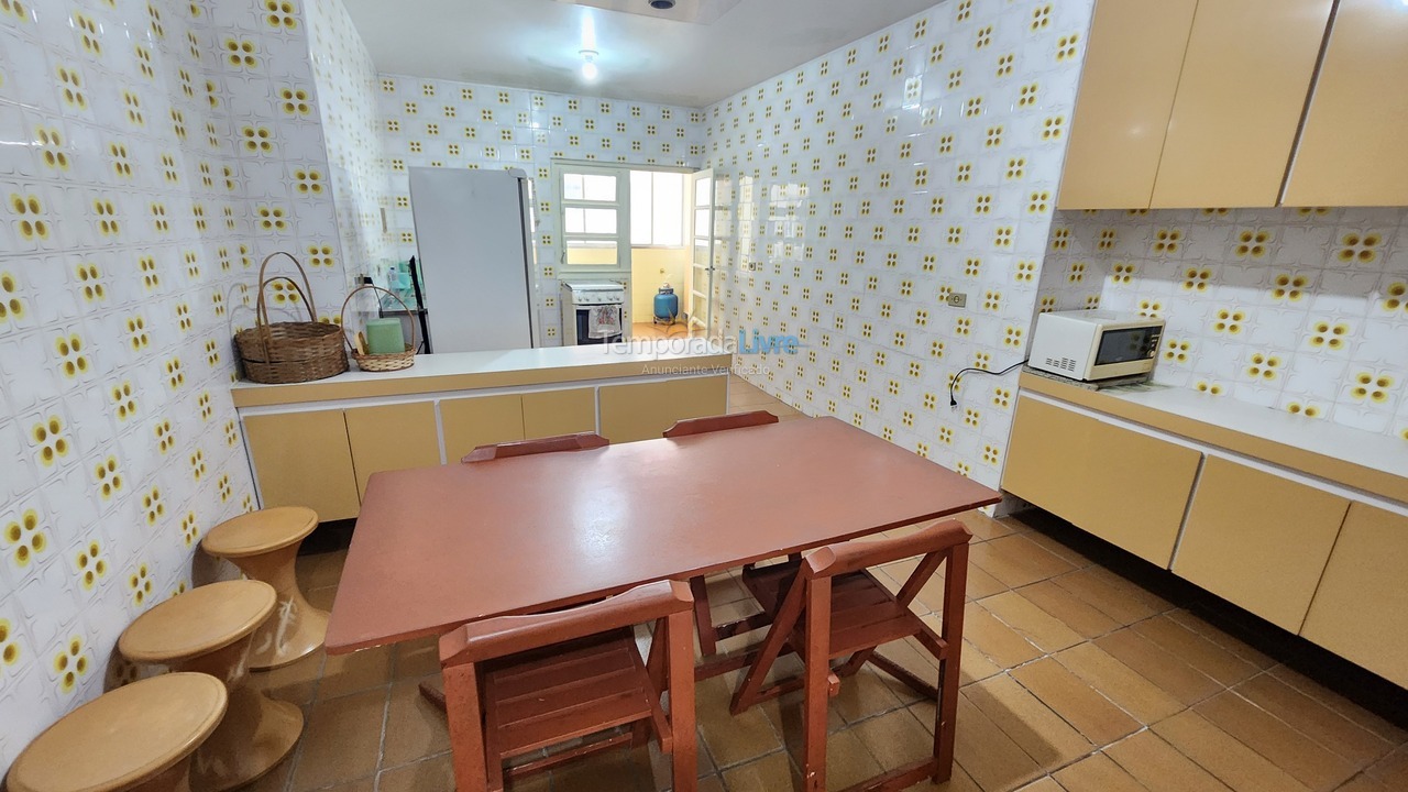 Apartamento para aluguel de temporada em Guarujá (Pitangueiras)