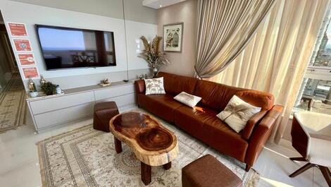 Sophisticated apartment with 4 suites in Meia Praia - Sea view