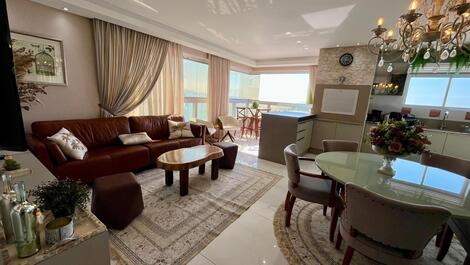 Sophisticated apartment with 4 suites in Meia Praia - Sea view