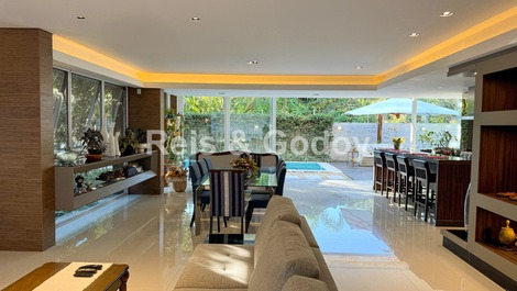 4 Suítes Condomínio Fechado Praia da Cachoeira