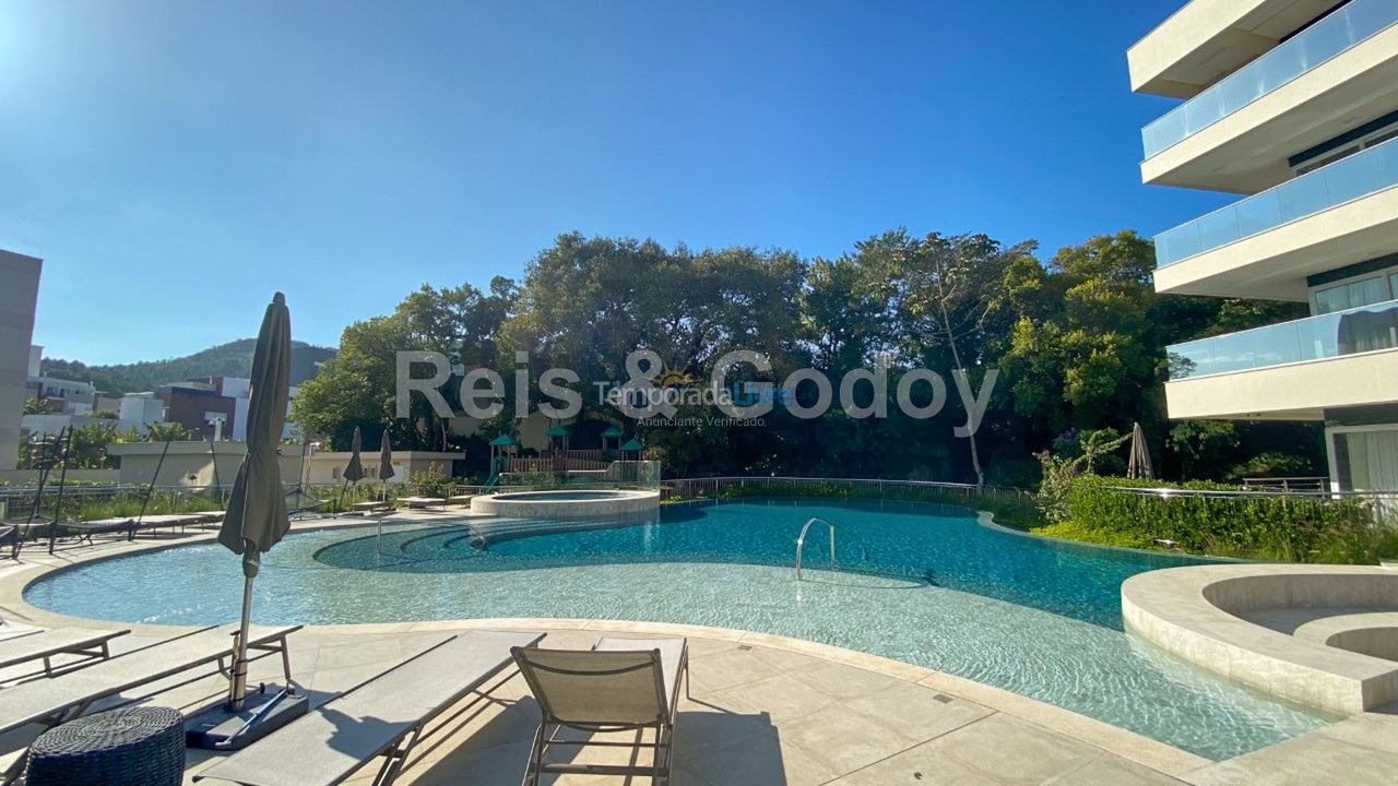 Apartamento para aluguel de temporada em Florianópolis (Jurere Tradicional)