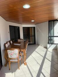Apartment on the second block of Meia Praia Beach