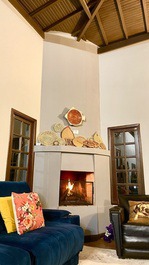 CASA DE CAMPO EM CONDOMÍNIO FECHADO