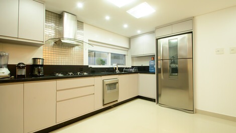 Excelente Casa para aluguel de temporada em Jurerê Internacional,...