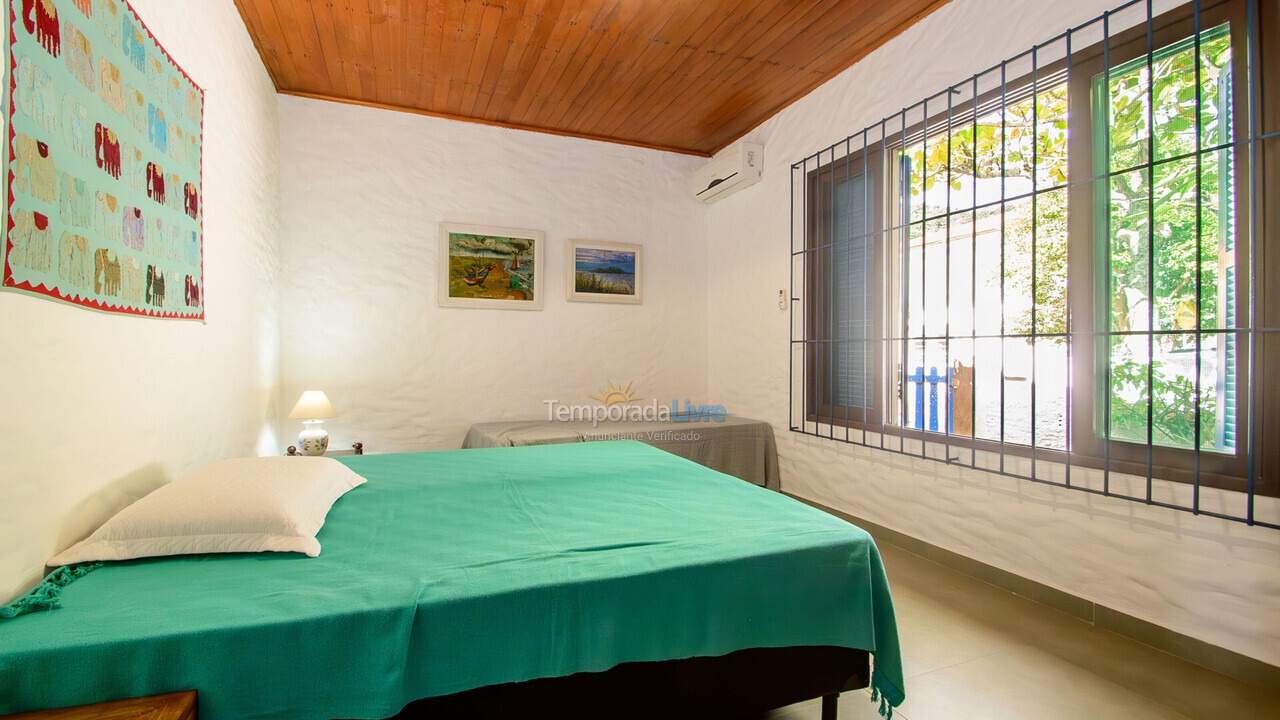 Casa para aluguel de temporada em Florianópolis (Lagoinha)