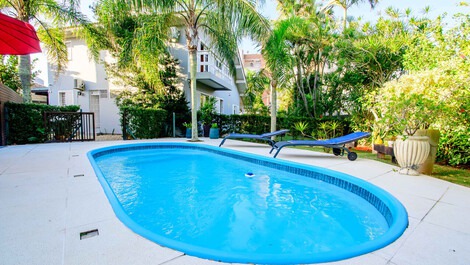 Perfect house, pool and air 50 meters from the beach, on Rua das Gaivotas