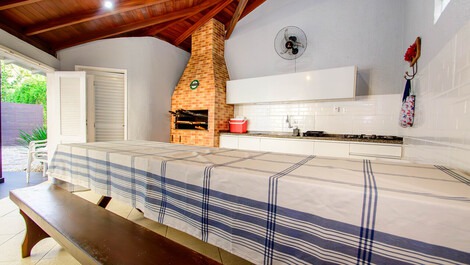 Perfect house, pool and air 50 meters from the beach, on Rua das Gaivotas