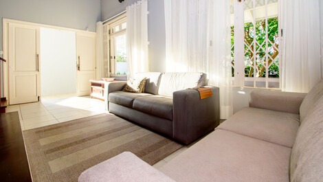 Perfect house, pool and air 50 meters from the beach, on Rua das Gaivotas