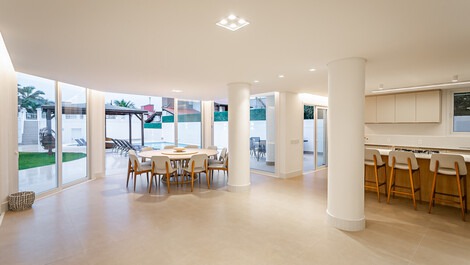 Excelente Casa para aluguel de temporada em Jurerê Internacional,...