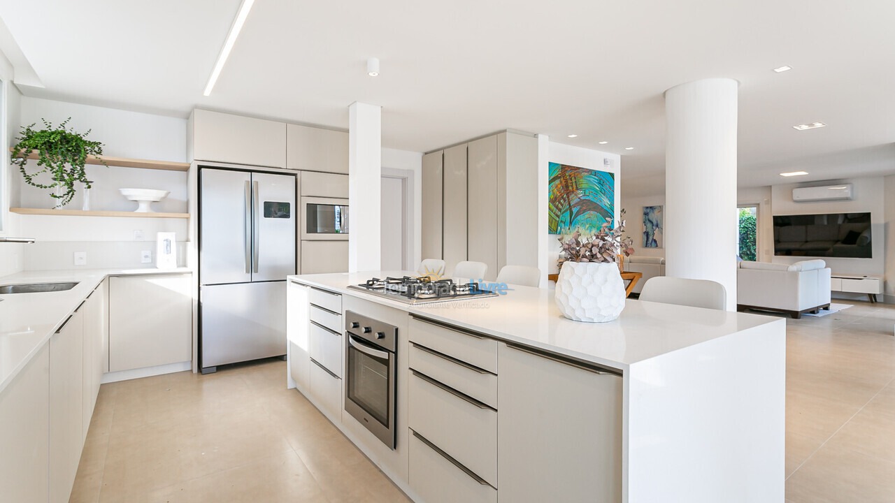 Casa para aluguel de temporada em Florianopolis (Jurerê Internacional)