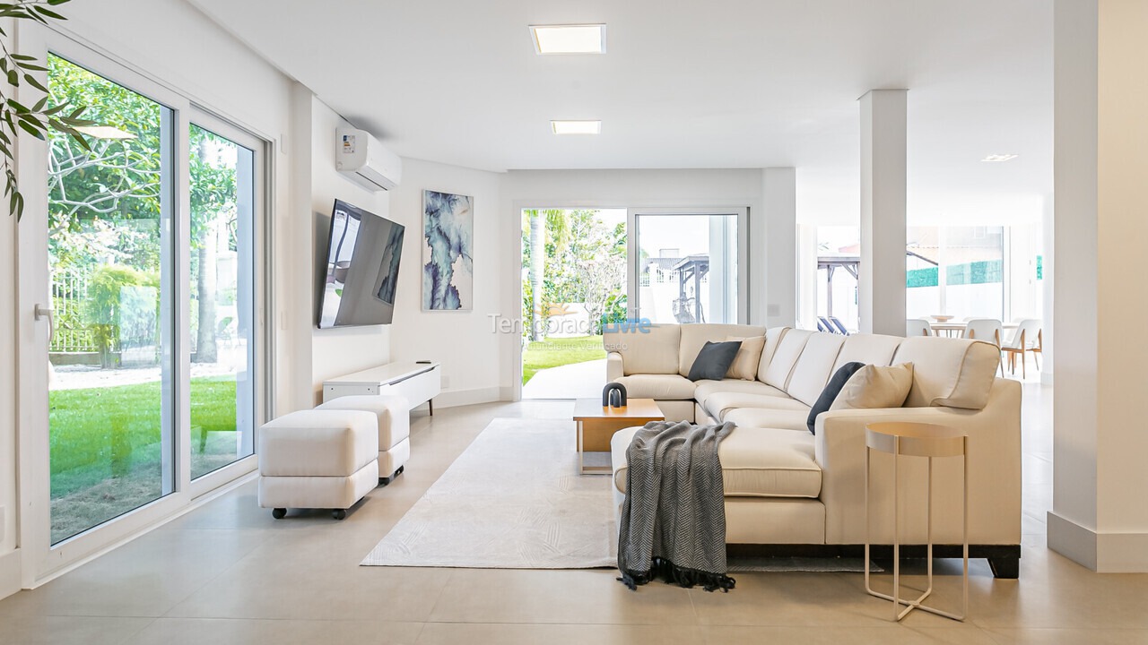 Casa para aluguel de temporada em Florianopolis (Jurerê Internacional)