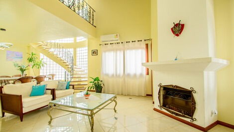 Maravillosa casa con piscina a 50 metros de la playa para 18 personas.