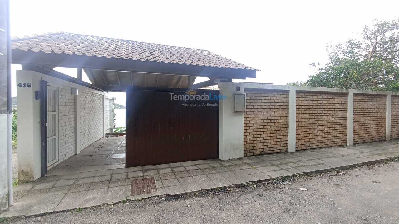 Casa para aluguel de temporada em Florianópolis (Lagoinha)