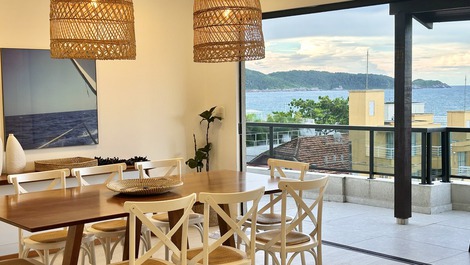 ÁTICO DE 6 SUITES CON VISTAS AL MAR EN LA PLAYA DE BOMBAS