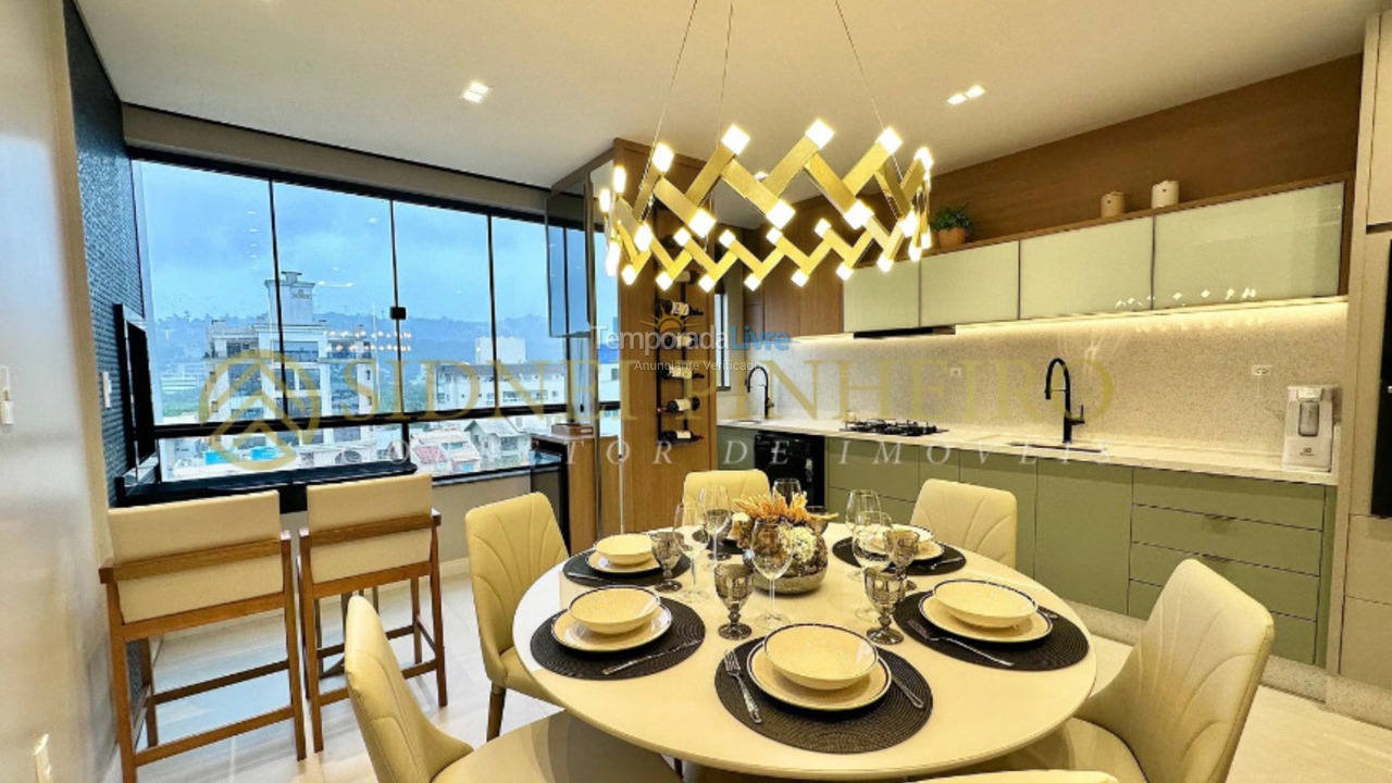 Casa para aluguel de temporada em Bombinhas (Praia de Bombas)