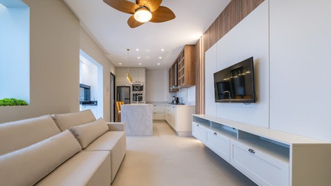 DUPLEX PENTHOUSE WITH PRIVATE JACUZZI ON MARISCAL BEACH