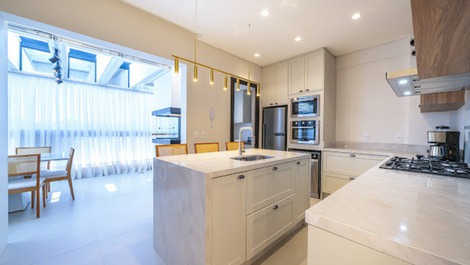 DUPLEX PENTHOUSE WITH PRIVATE JACUZZI ON MARISCAL BEACH