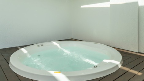 DUPLEX PENTHOUSE WITH PRIVATE JACUZZI ON MARISCAL BEACH