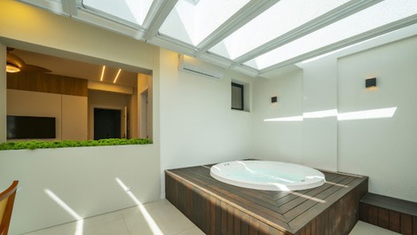 DUPLEX PENTHOUSE WITH PRIVATE JACUZZI ON MARISCAL BEACH