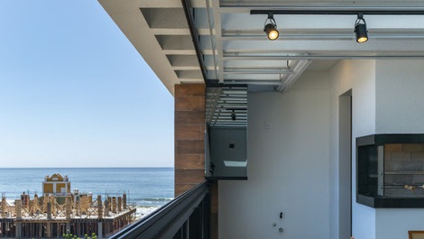 DUPLEX PENTHOUSE WITH PRIVATE JACUZZI ON MARISCAL BEACH