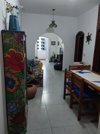 Enseada 500m da praia. Perto de mercados, padarias e restaurantes!