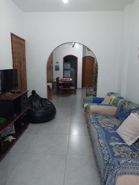 Enseada 500m da praia. Perto de mercados, padarias e restaurantes!