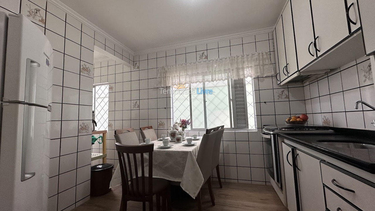 Apartamento para aluguel de temporada em Balneário Camboriú (Praia Central)