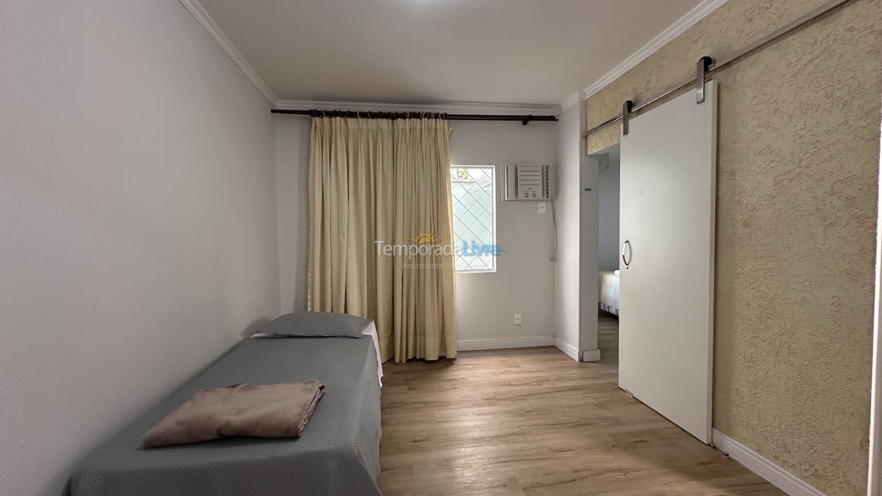 Apartamento para aluguel de temporada em Balneário Camboriú (Praia Central)