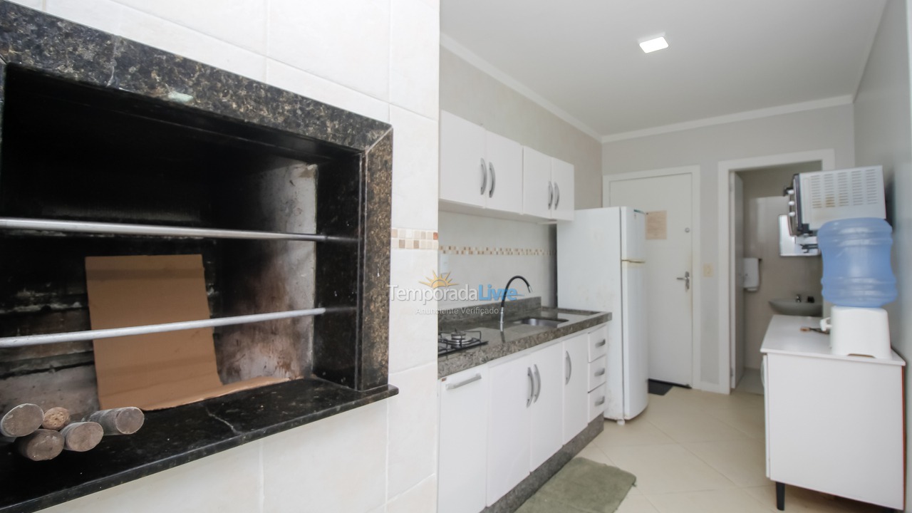 Apartamento para aluguel de temporada em Bombinhas (Praia de Quatro Ilhas)