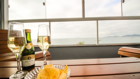 Apartamento frente mar com vista Incrível para a Praia de Quatro Ilhas