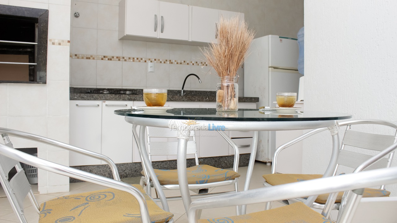 Apartamento para aluguel de temporada em Bombinhas (Praia de Quatro Ilhas)